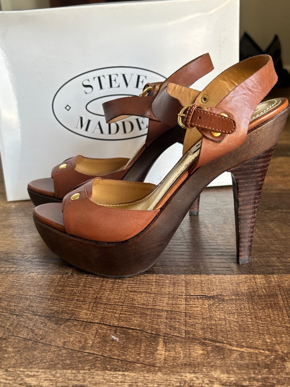 NWT Steve Madden Real Leather Tarneyy Platform Sandal High Heel US 8.5 EU 39